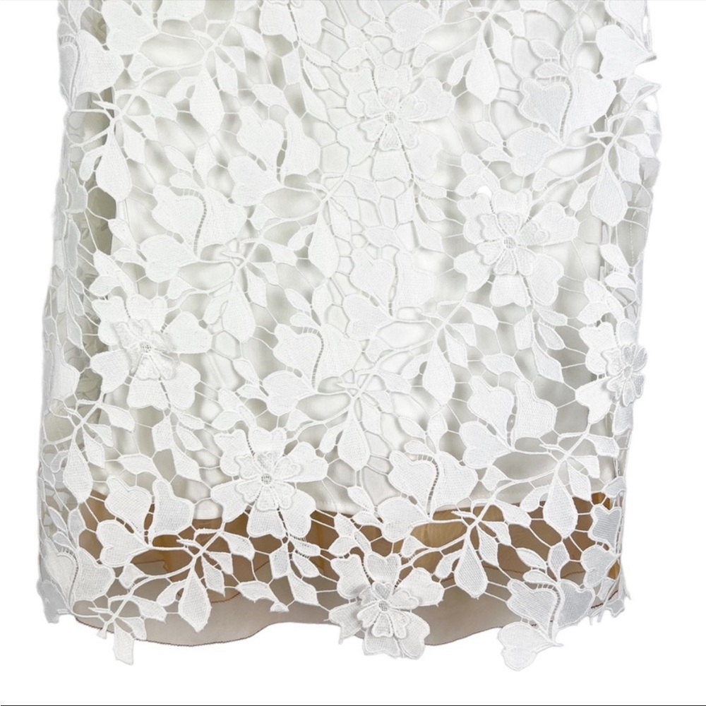 Vera Wang White Embroidered Lace
Dress 6 - Picture 6 of 12